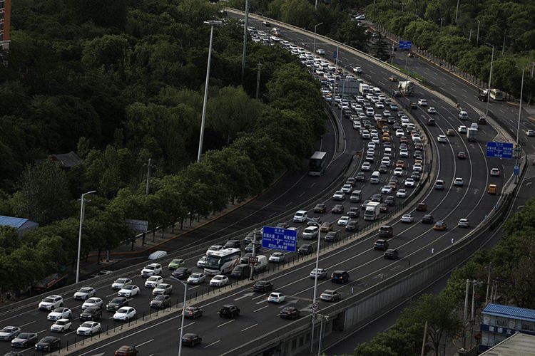 严重拥堵!北京周一早高峰遇上初三复课|组图