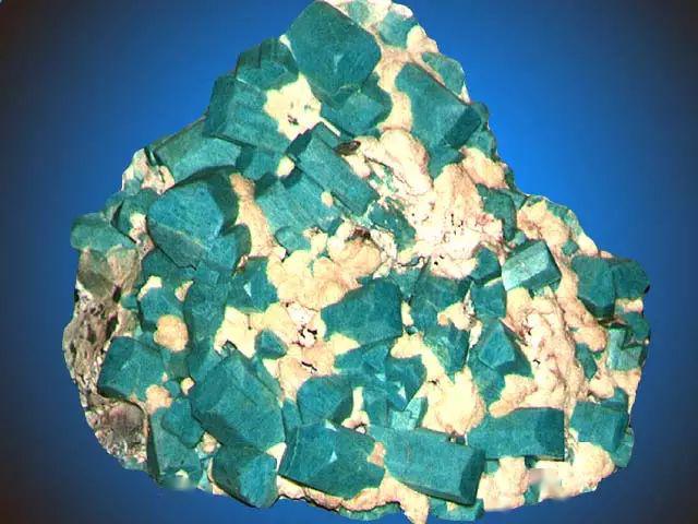 宝石磷铝石什么样的(磷铝石会变色吗)