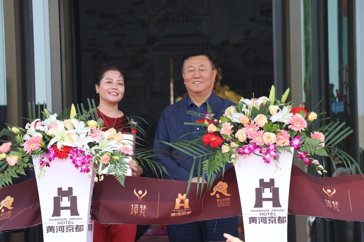 开幕仪式上,山西省饭店业商会法人代表王晓奇代表山西省饭店业商会
