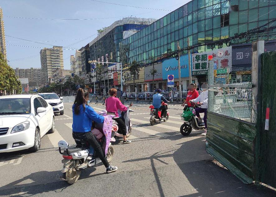 街头实拍萧县人九成不戴头盔或将拟规处罚