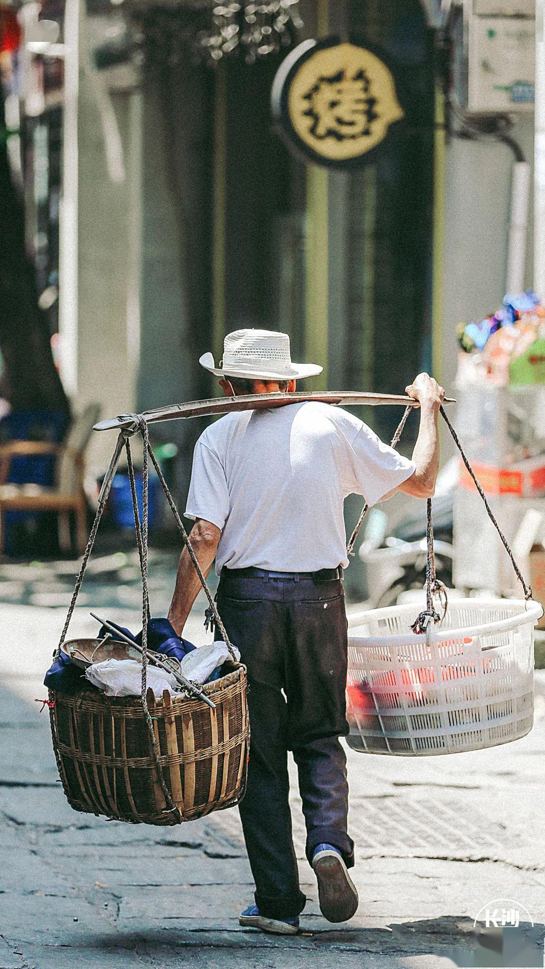 长沙最美劳动者纪实:摆摊商贩高温下的坚守.