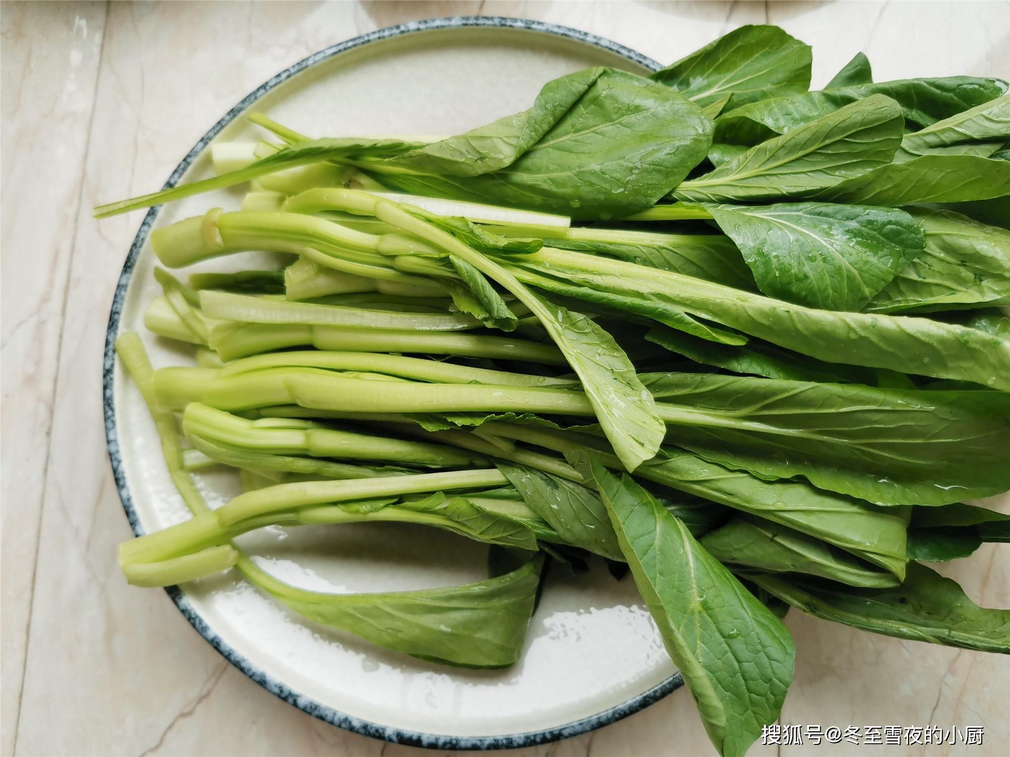 菜心別總是炒著吃這樣做顏色翠綠脆嫩可口適合夏季天熱吃