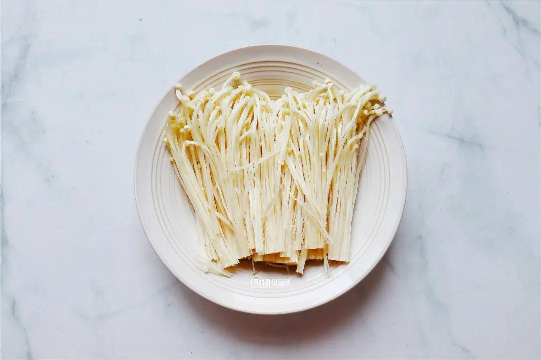 烧烤味道的孜然金针菇低卡少油味道超香做法简单比吃肉还解馋