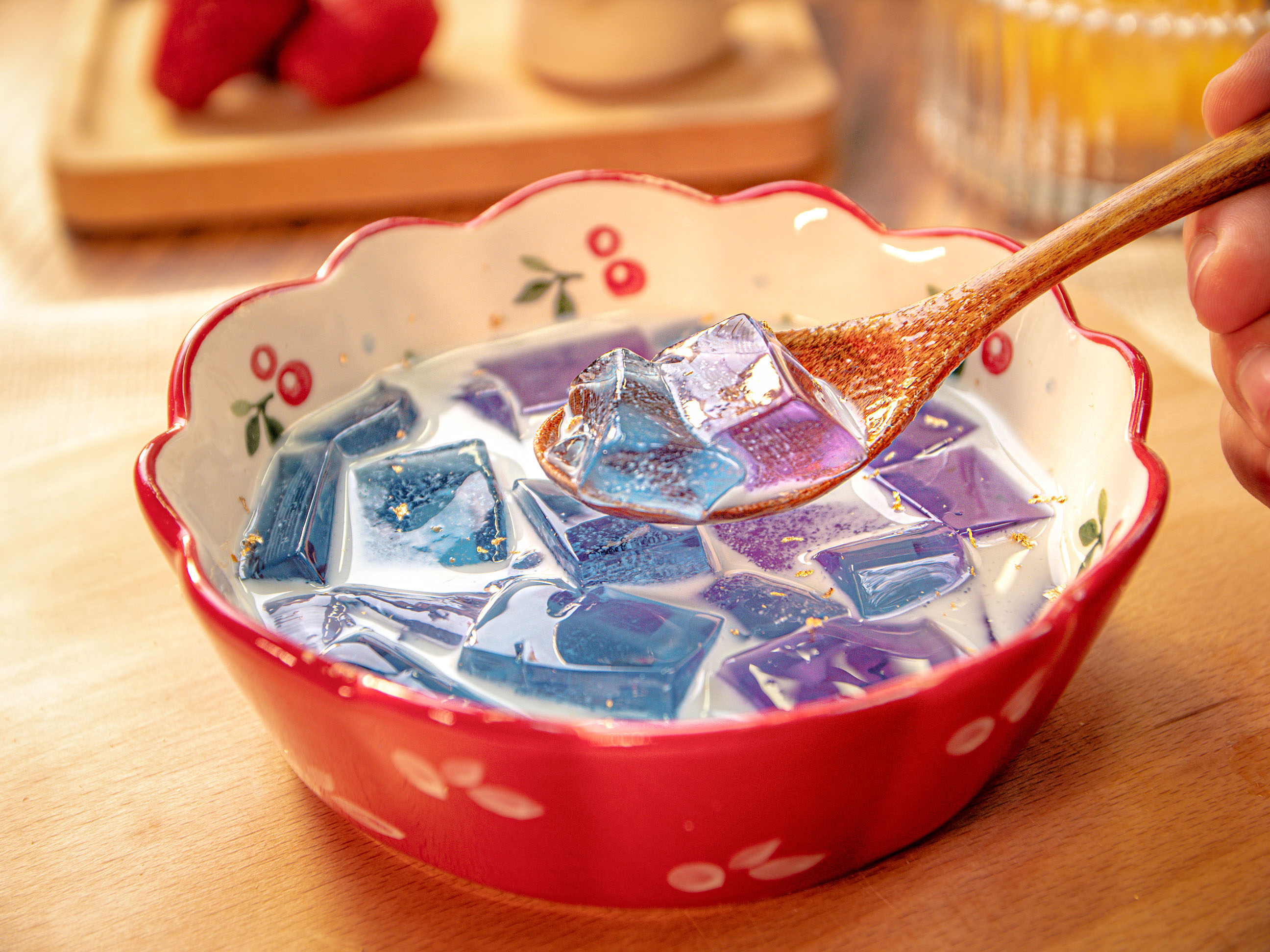 夏天教你做凉粉加蝶豆花柠檬汁秒变梦幻色冰爽比布丁还好吃