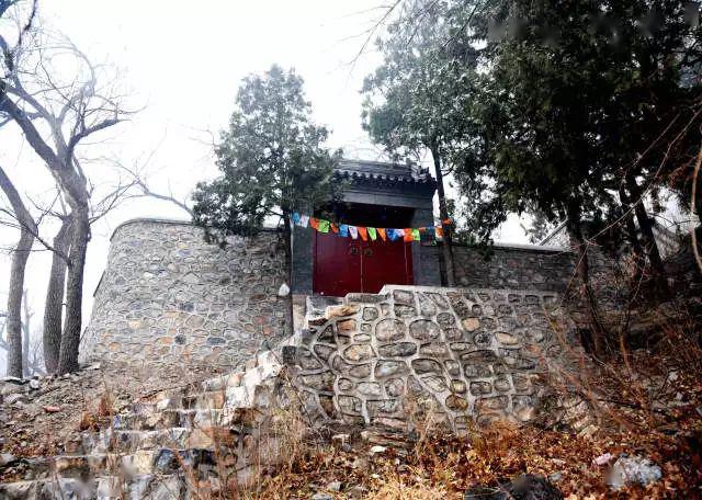 中山寺又名中峪寺,与云居寺只一山之隔,创建年代可溯至隋.