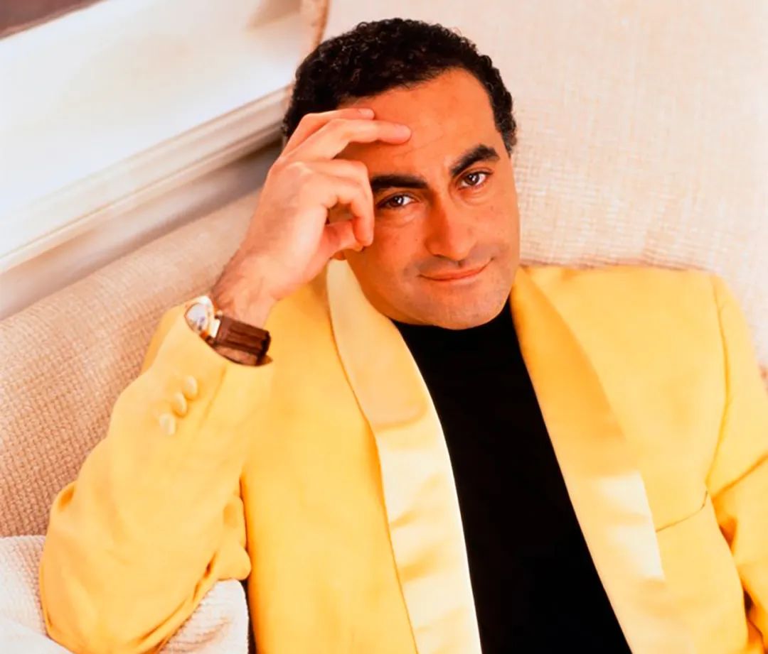 35岁戴安娜活得太累,为了帮情人"兜底",她定期向员工说对不起_多迪·