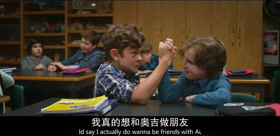 但《奇迹男孩》与其他类似影片最大的不同之处就是,它不只是讲了奥吉