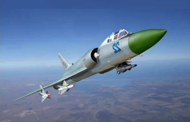 铁幕守护者:猎杀同温层堡垒的大提琴手,孤独求败的重型截击机