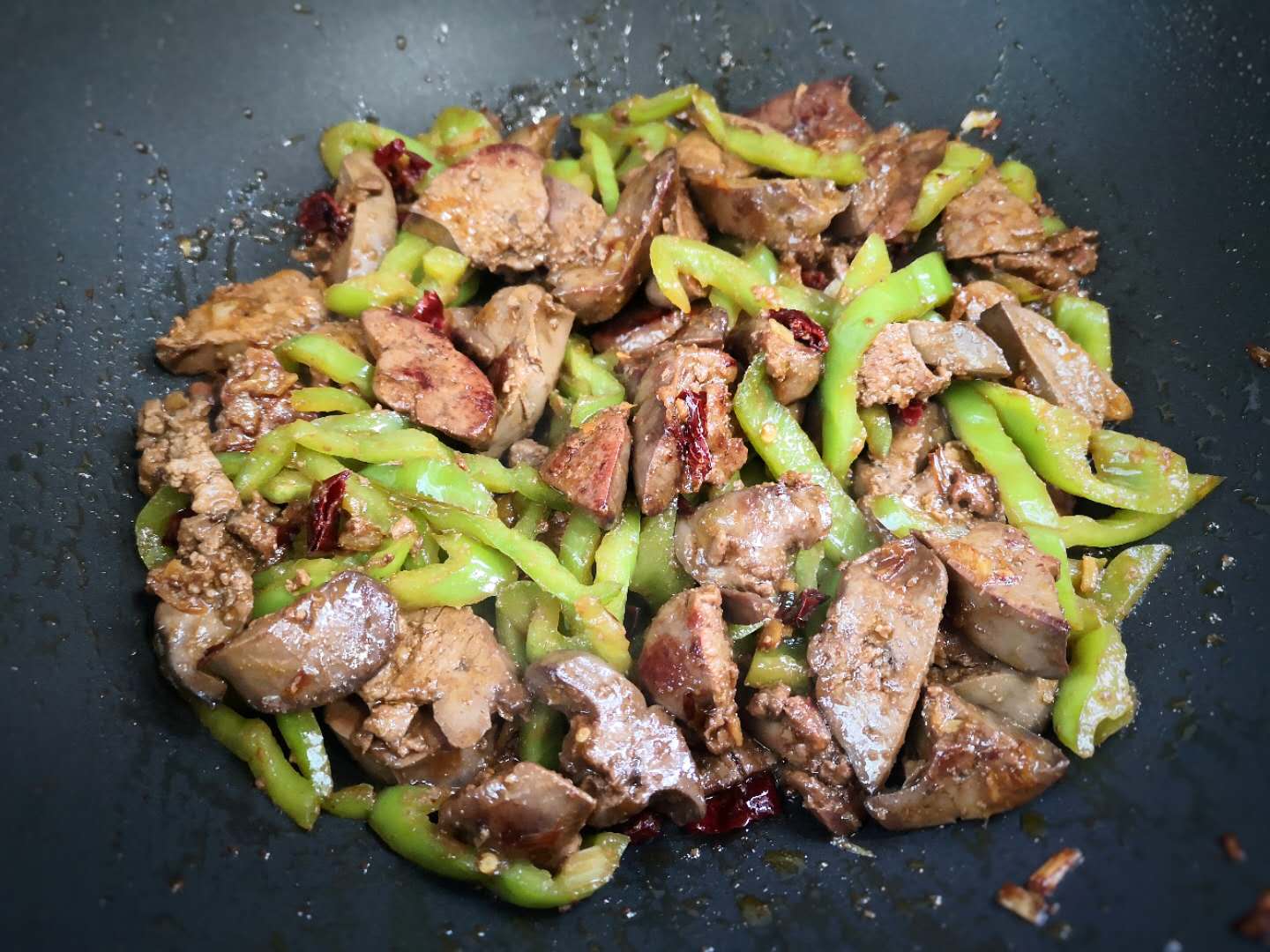 9,有空就给孩子炒鸡肝吃,吃起来嫩嫩的,还没有腥味,好吃又好做.