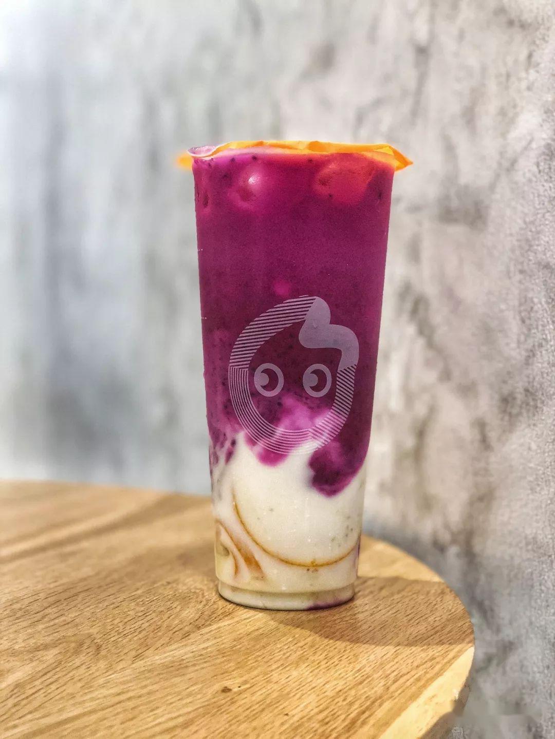 ▽鹿角巷的黑糖鹿丸鲜奶 ▽哆可的茉莉牛乳茶和橙子绿茶 ▽春阳茶事的