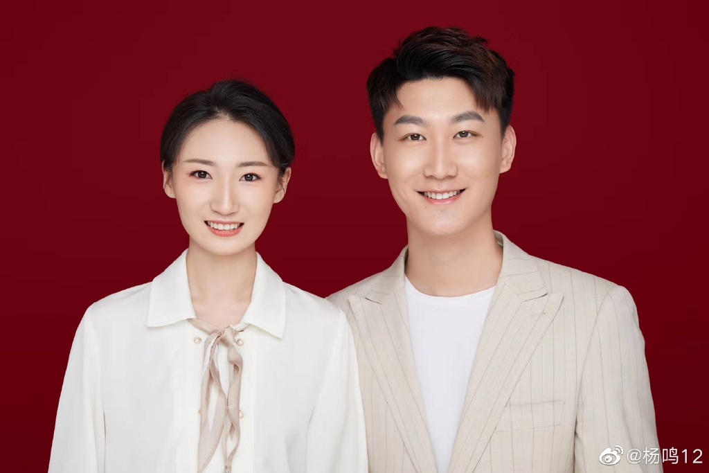 杨鸣见证援鄂医疗队员登记领证:祝福白头偕老(图)