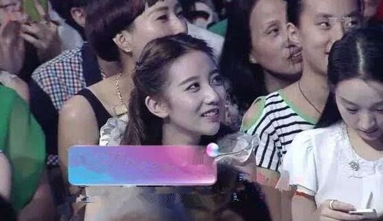 她只是《非诚勿扰》的观众,因长相太美被公司签约,网友:太幸运_陈梦瑶