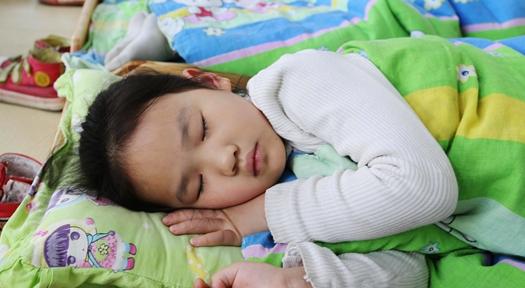 宝宝睡着的图片