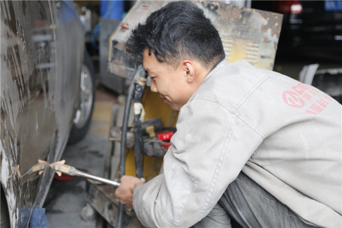 阜阳90后汽修小哥修车工起家到4s店老板一路走来真诚有梦不怕苦