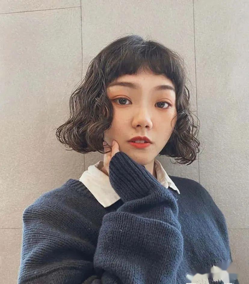 今年流行王炸发型毛毛卷短发