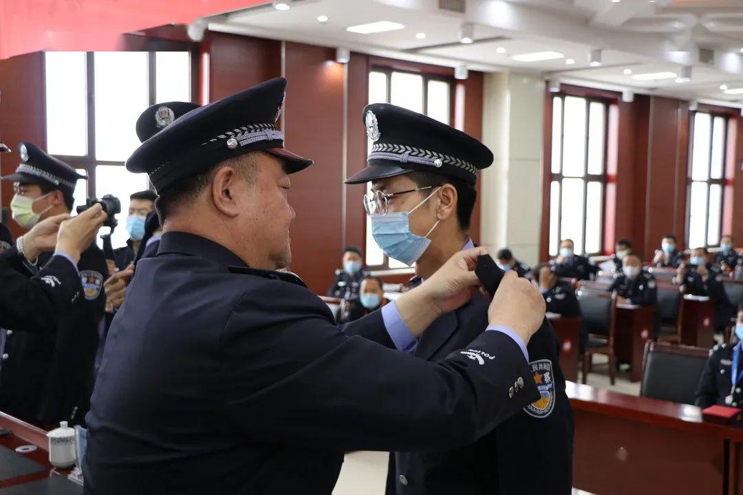 这家公安局正式宣布辅警改革!最新款辅警肩章,警号,胸徽很漂亮!