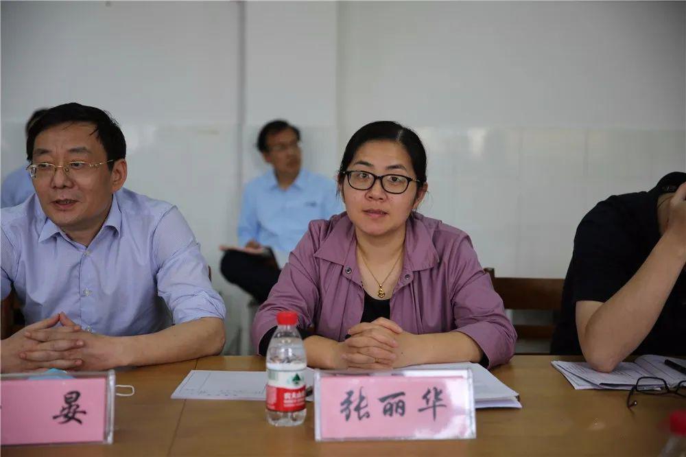 一,我校姚锦斌老师进行课堂展示;本次研讨由我校校长张丽华主持,活