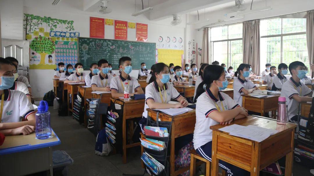 返校复课丨花开疫散,龙实相见