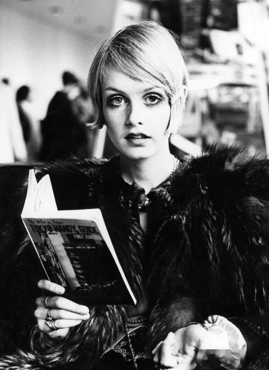 twiggy当红之际作为平面模特,一个小时的收费是240美金.