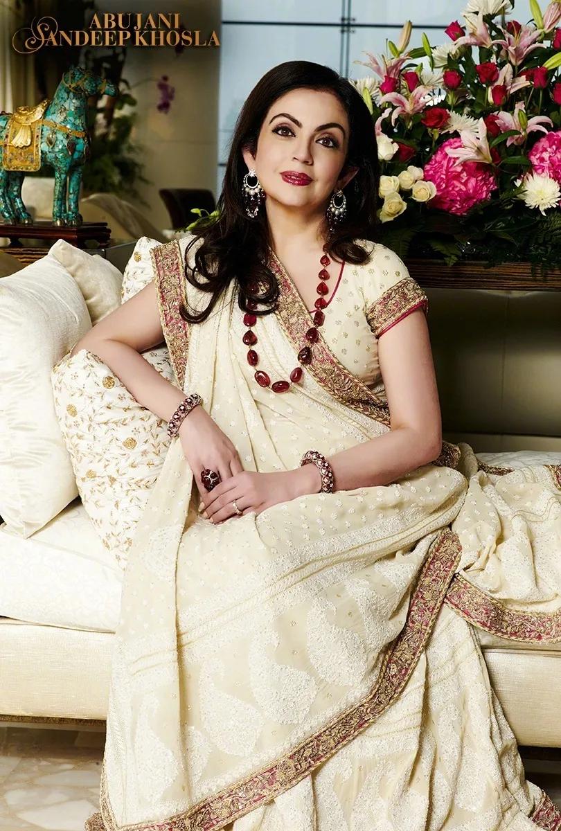 看前印度第一美人的珠宝盒_妮塔·安巴尼