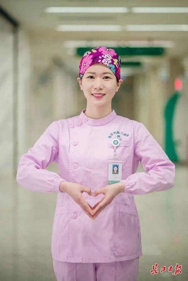 今天武汉表彰210名抗疫杰出护士和护理管理者