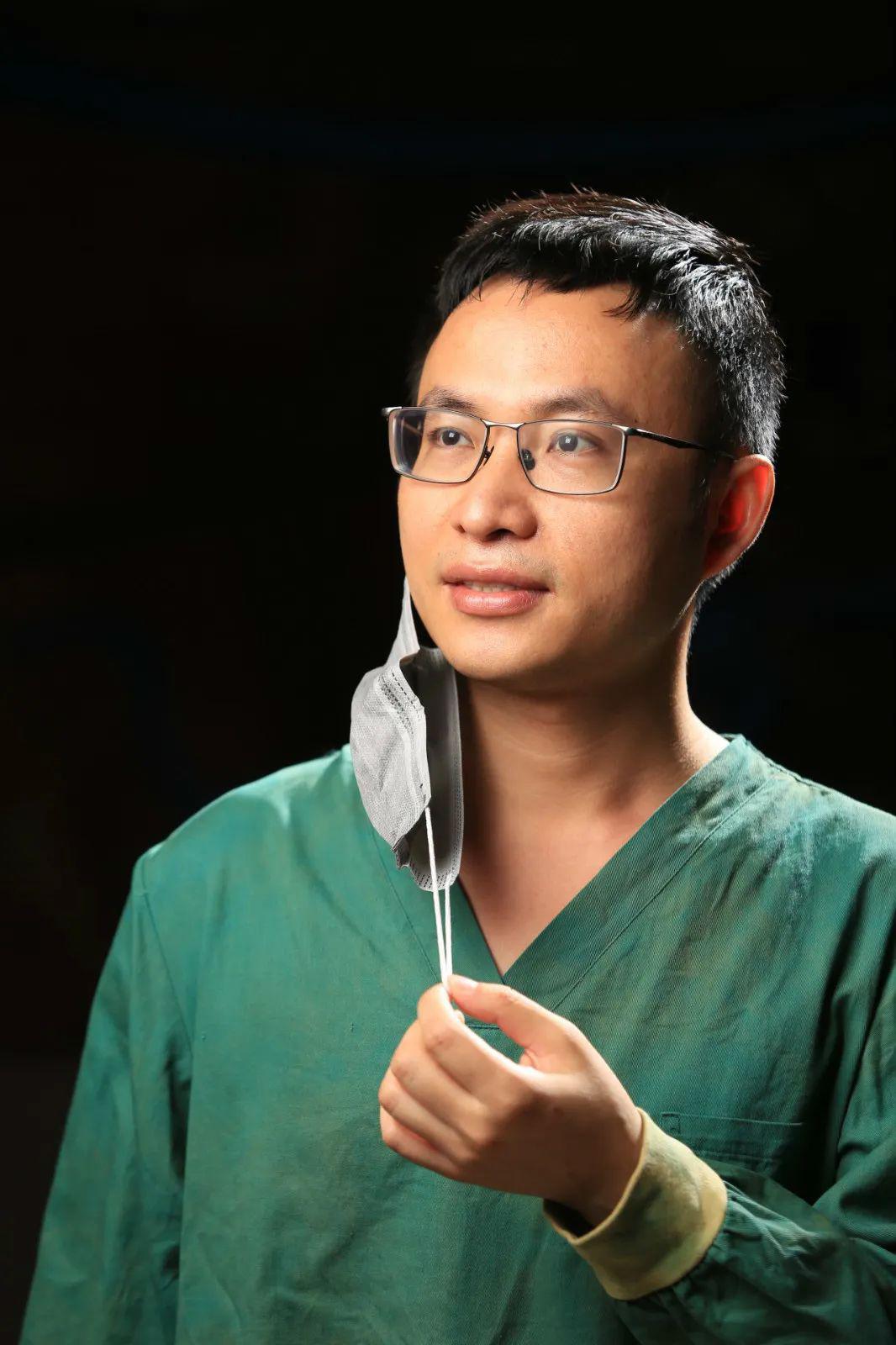 国际护士节白衣执甲逆行而上向这群守护生命的人致敬