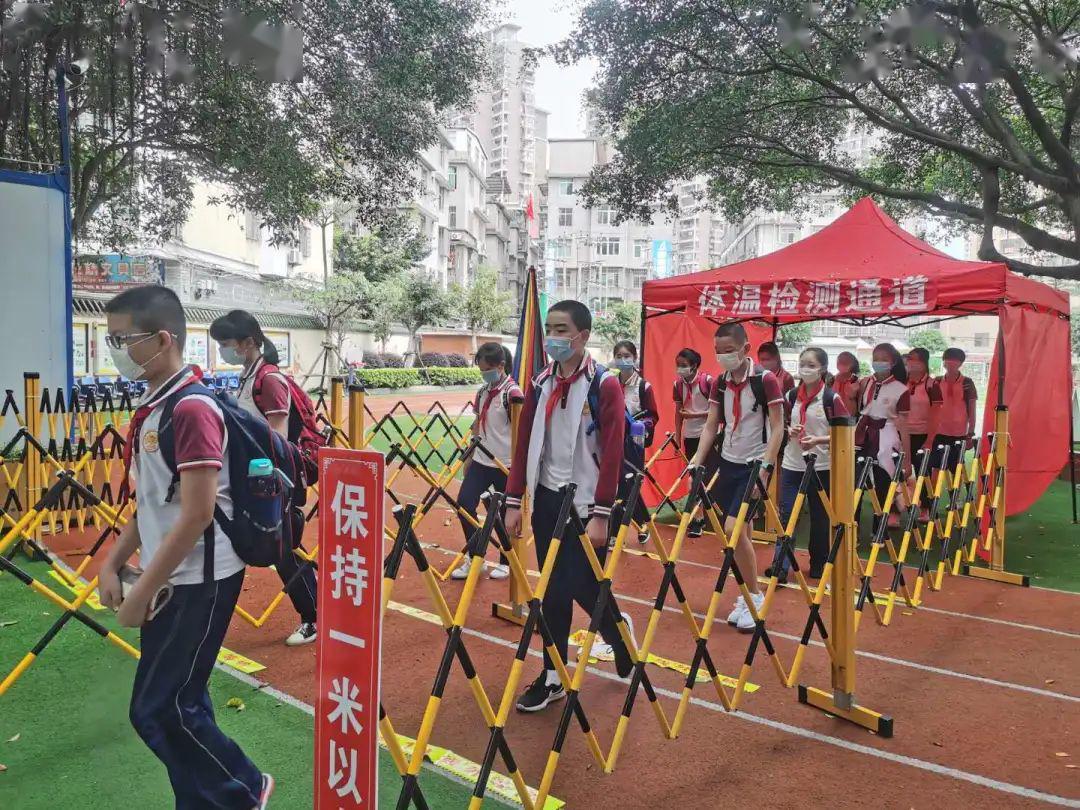 莆田市第二實驗小學學生有序放學莆田五中舉行升旗儀式和開學典禮南平