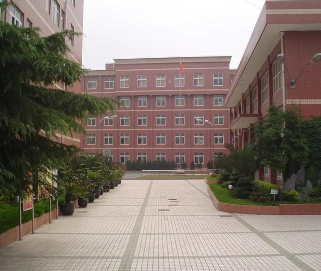 更名后可以和市北初级中学北校共享教育资源,更多的公办学生有机会