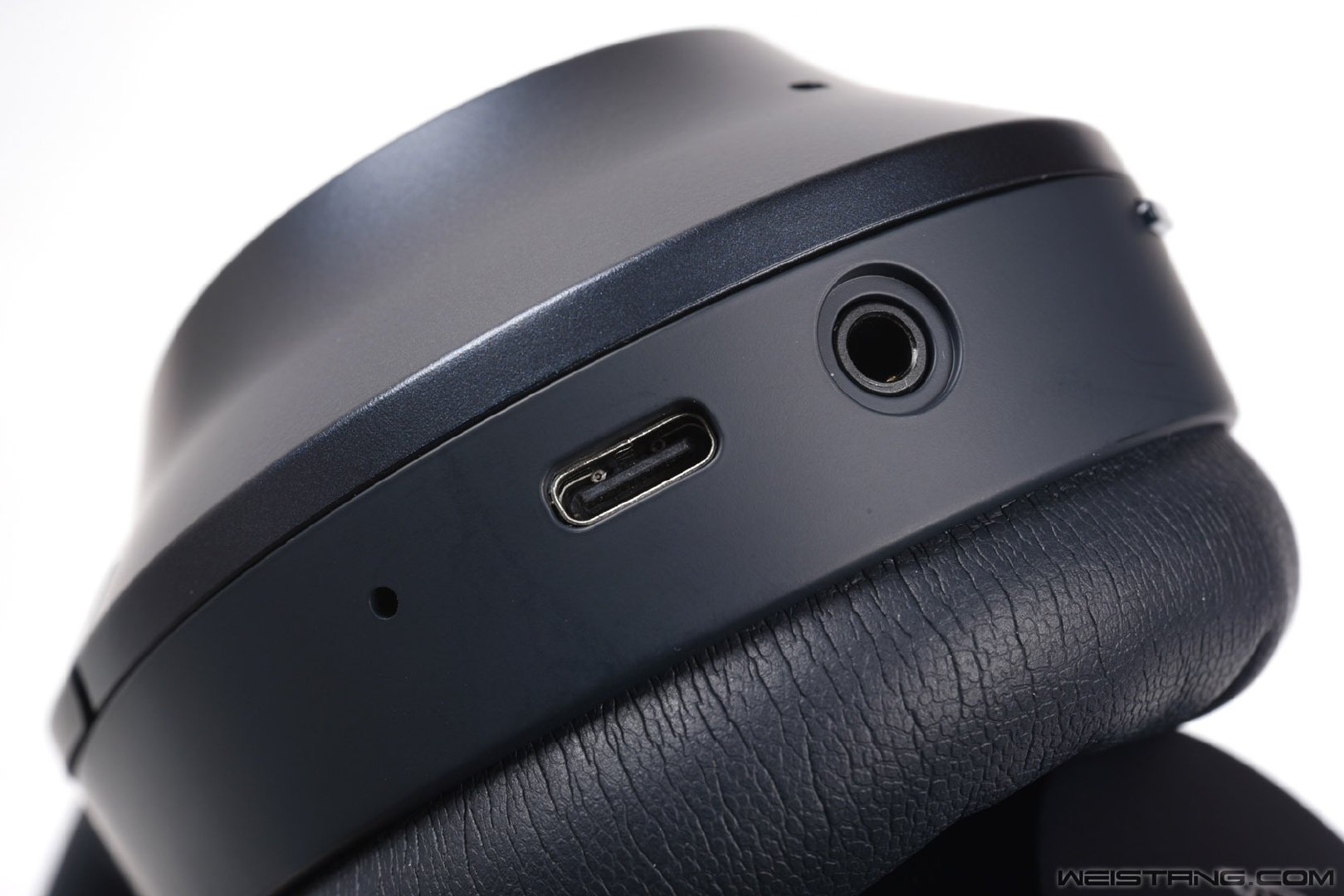 语音麦克风,type c充电接口,3.5mm音频接口