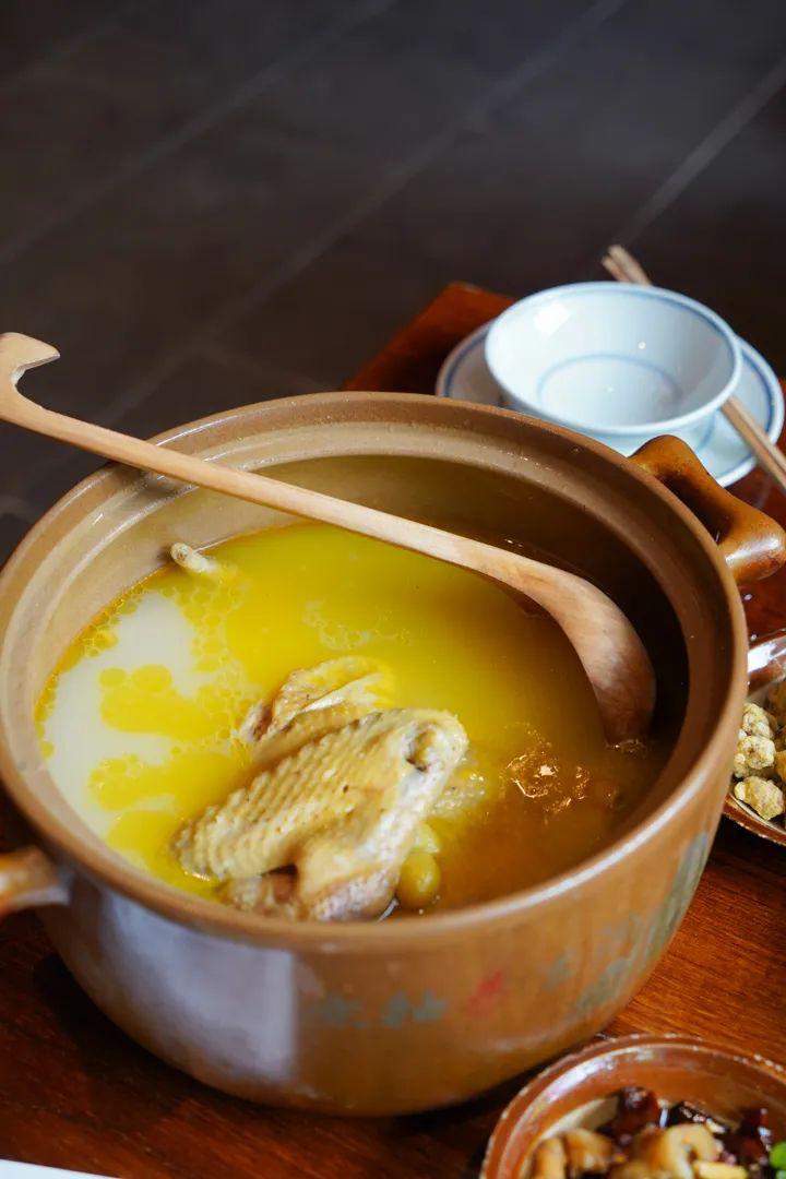 砂锅白果炖土鸡