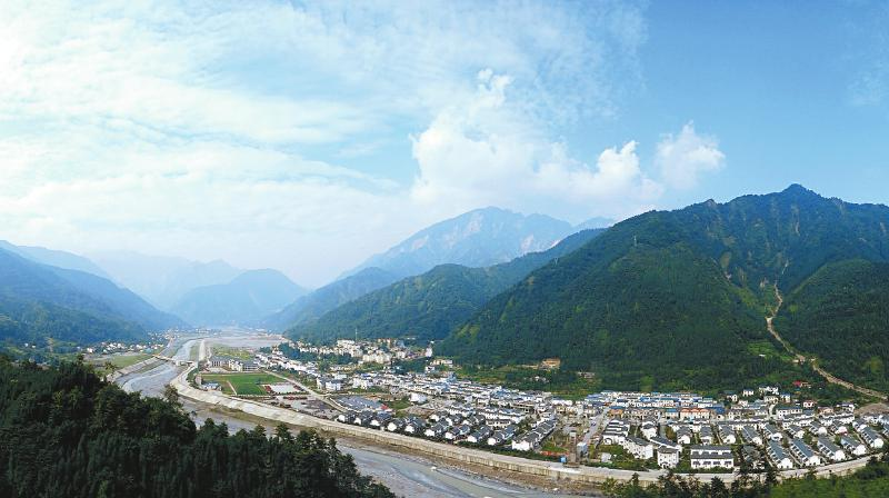 生态清平美景如画 照片由绵竹市委宣传部提供在不远处的清平镇"金色