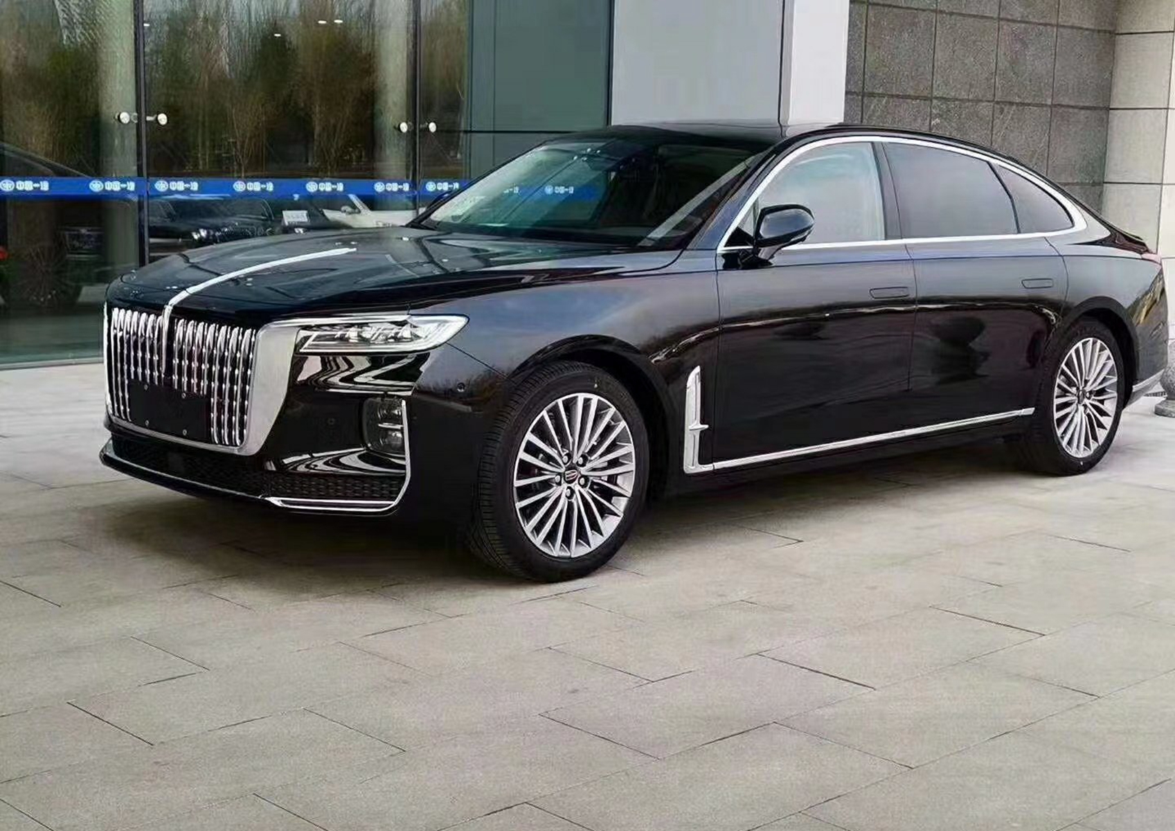 红旗h9实车陆续到店传奇黑配色更加庄重气派有望6月上市