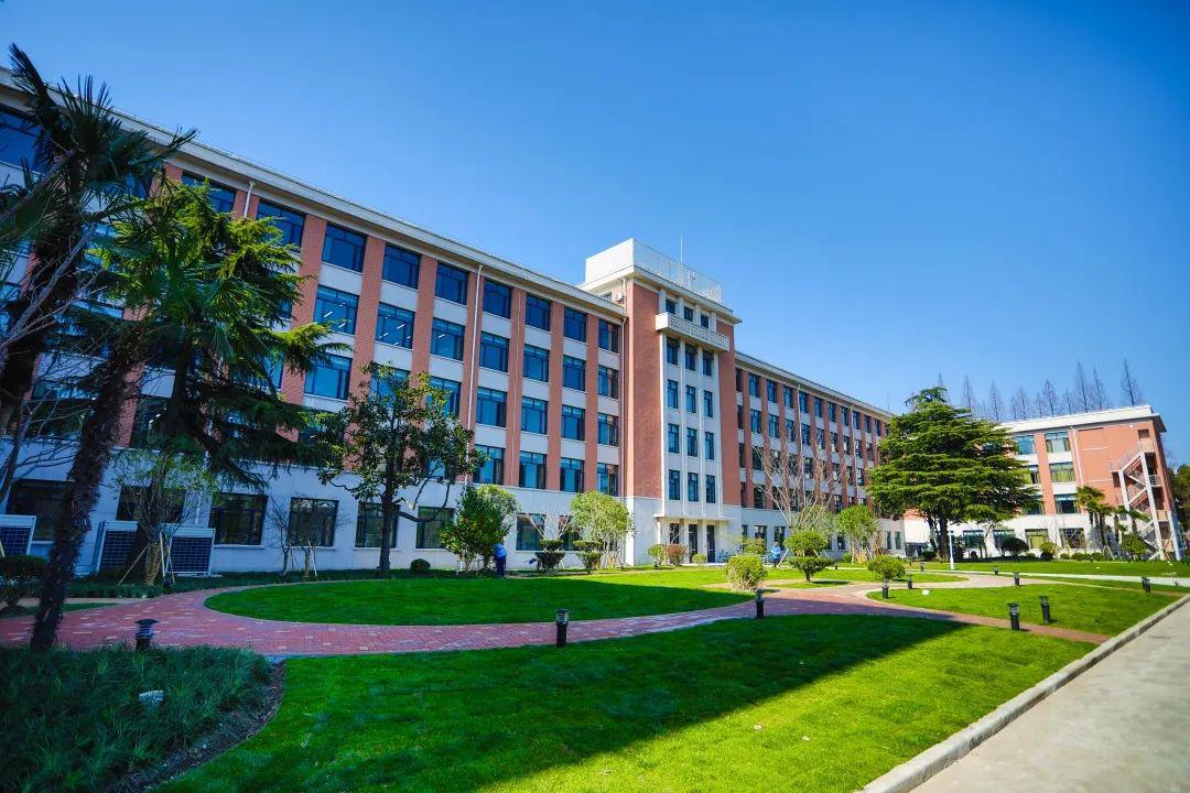 刚刚上海理工大学的朋友圈曝光
