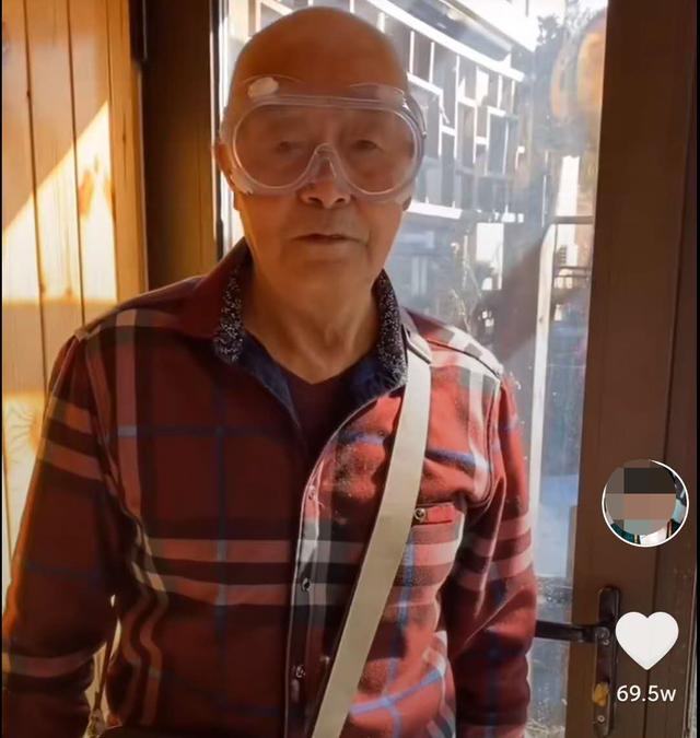 东北网红姥爷王福祥,网红盘锦耀阳家庭背景插图(7) 80岁的东北姥爷,靠“捡破烂”走红网络,背后模式引发深思