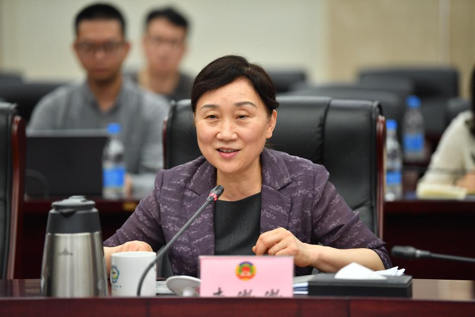 省委常委省委宣传部部长张宏森到省政协调研新闻宣传工作李微微主持并