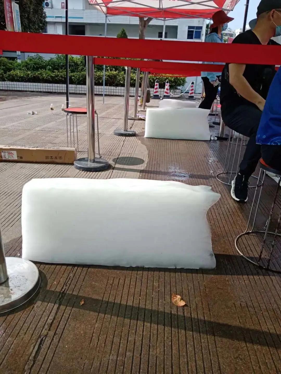 大冰砖为校园降暑按照学校要求,学生入校须提交《疫情防控健康承诺