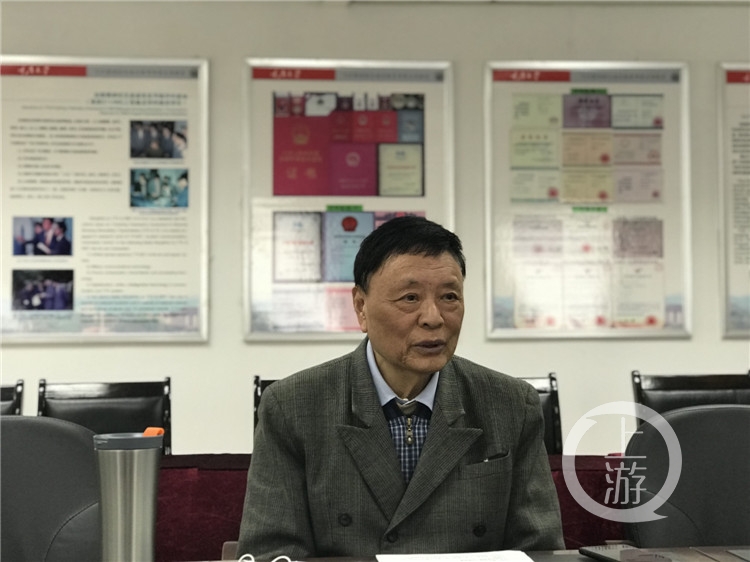 杨士中,男,1937年10月生,1960年毕业于重庆大学,1997年当选为中国工程