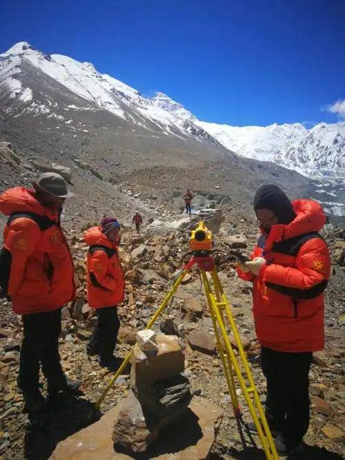 2020珠峰高程测量最新进展突破北坳天险预计12日修通珠峰顶峰路线