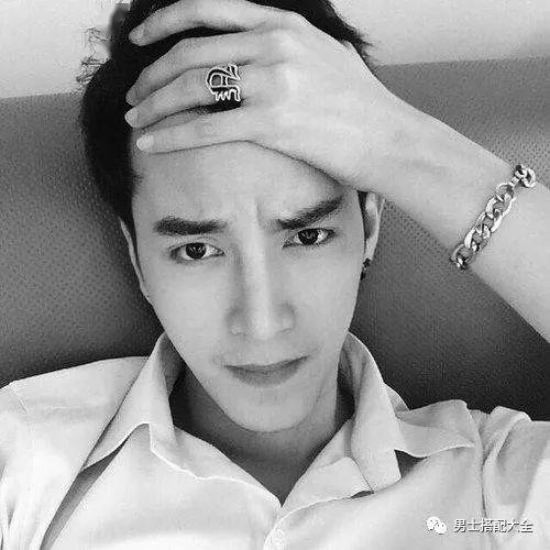 自拍照很丑钢铁直男怎么拍出帅炸朋友圈的头像