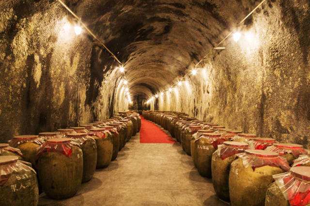 自酿酱香型白酒窖藏20年口感堪比茅台真是这样吗