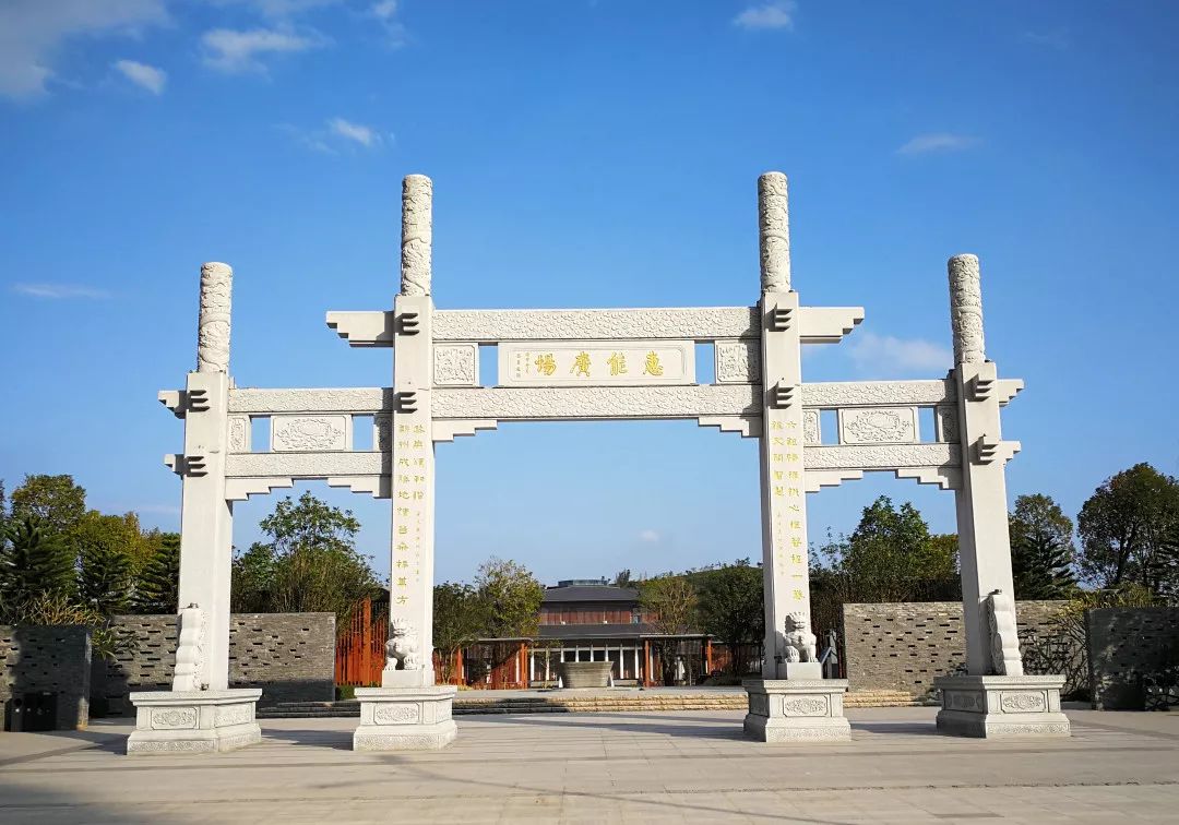 路线:惠能广场 74 禅域小镇 74 国恩寺 74 藏佛坑云浮"禅意之旅