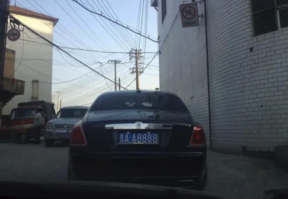 老干妈陶华碧再添新车政府奖励新车牌网友火辣女人火辣车