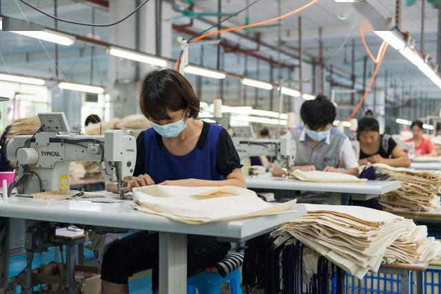 老板为赶货实施计件工资算法过后不认账员工出工不出力