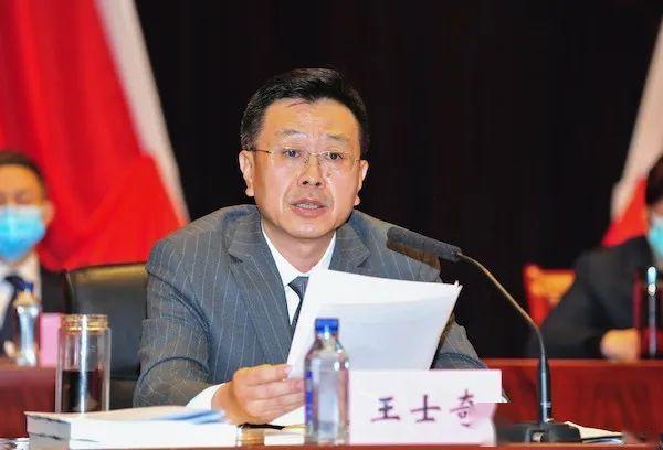 通过了《关于选举王士奇先生为中国中铁股份有限公司执行董事的议案》