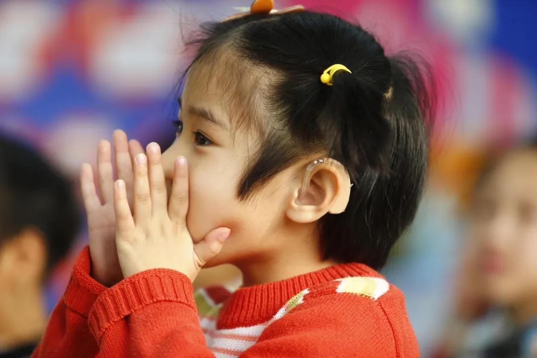 听障孩子拒绝戴助听器怎么办?-济南助听器