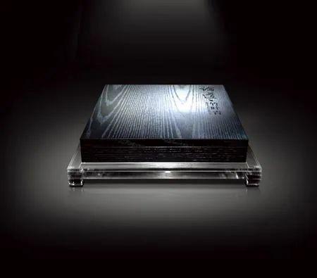 70岁设计师收费超级贵,可口可乐字体,万科logo都出自他手!_陈幼坚