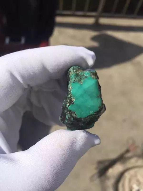 国内10大绿松石矿口及其特征