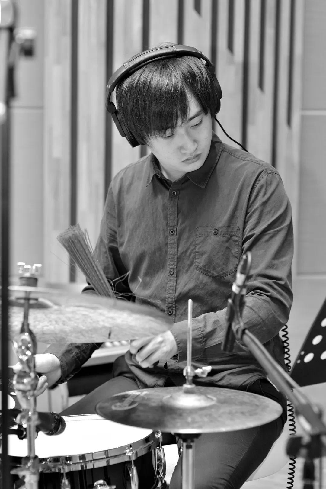 徐之曈毕业于德国慕尼黑音乐与戏剧学院,获演奏家博士学位.