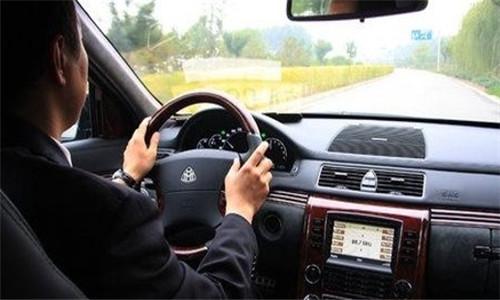 年薪过千万的专职司机,挑选条件很严格,要求比宇航员更高_极限速度