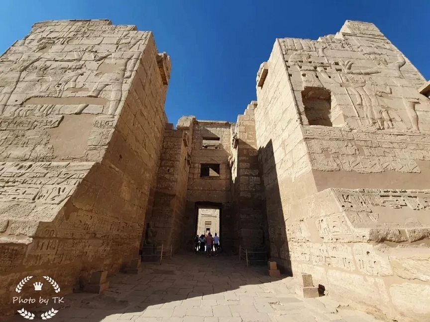 【带着六子游全球】埃及法老墓穴里都有啥?他震惊了……_哈布